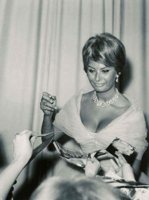 PETER NÜRNBERG - SOPHIA LOREN, Hamburg 1960 PETER NÜRNBERG - SOPHIA LOREN, Hamburg 1960