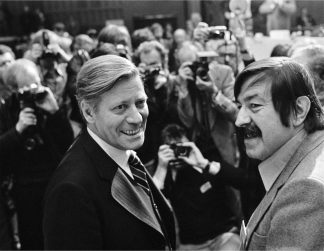 VOLKER HINZ - HELMUT SCHMIDT UND GÜNTER GRASS IM WAHLKAMPF, 1977 VOLKER HINZ - HELMUT SCHMIDT UND GÜNTER GRASS IM WAHLKAMPF, 1977