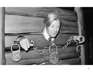 VOLKER HINZ - HELMUT SCHMIDT AM PRANGER AUF EINEM SOMMERFEST IM PALAIS SCHAUMBURG IN BONN, 1974 VOLKER HINZ - HELMUT SCHMIDT AM PRANGER AUF EINEM SOMMERFEST IM PALAIS SCHAUMBURG IN BONN, 1974