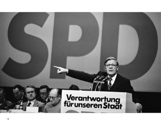 VOLKER HINZ - HELMUT SCHMIDT AUF EINEM SPD PARTEITAG IN DEN HAMBURGER MESSEHALLEN, 1977 VOLKER HINZ - HELMUT SCHMIDT AUF EINEM SPD PARTEITAG IN DEN HAMBURGER MESSEHALLEN, 1977