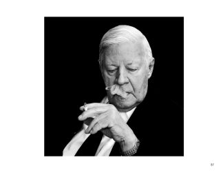 VOLKER HINZ - HELMUT SCHMIDT BACKSTAGE NACH EINEM VORTRAG IM HOTEL ELYSÉE IN HAMBURG, 2008 VOLKER HINZ - HELMUT SCHMIDT BACKSTAGE NACH EINEM VORTRAG IM HOTEL ELYSÉE IN HAMBURG, 2008