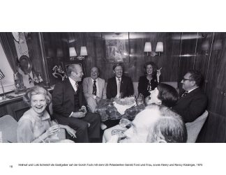 VOLKER HINZ - HANNELORE UND HELMUT SCHMIDT GEBEN EINEN EMPFANG AUF DER GORCH FOCK FÜR GERALD UND BETTY FORD SOWIE NANCY UND HENRY KISSINGER , 1976 VOLKER HINZ - HANNELORE UND HELMUT SCHMIDT GEBEN EINEN EMPFANG AUF DER GORCH FOCK FÜR GERALD UND BETTY FORD SOWIE NANCY UND HENRY KISSINGER , 1976